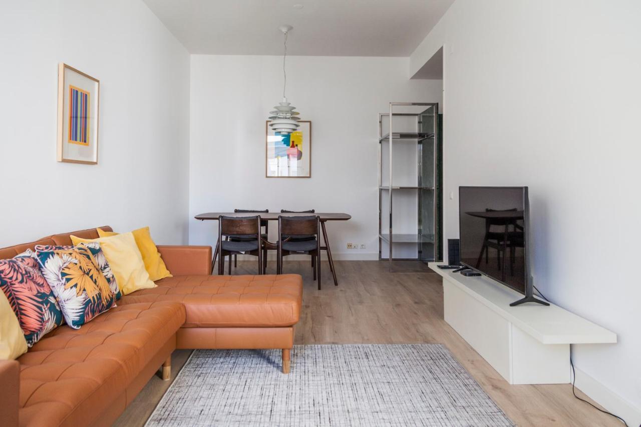 Classy 2Bdr Apartment In Downtown By Lovelystay リスボン エクステリア 写真